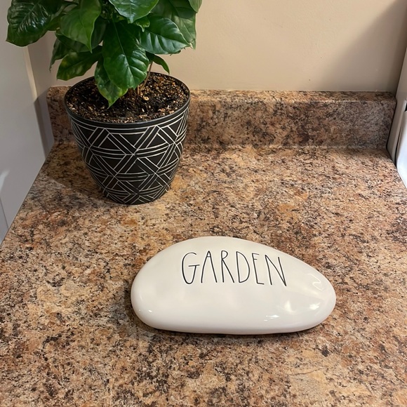 Rae Dunn Garden Stone - Picture 1 of 3